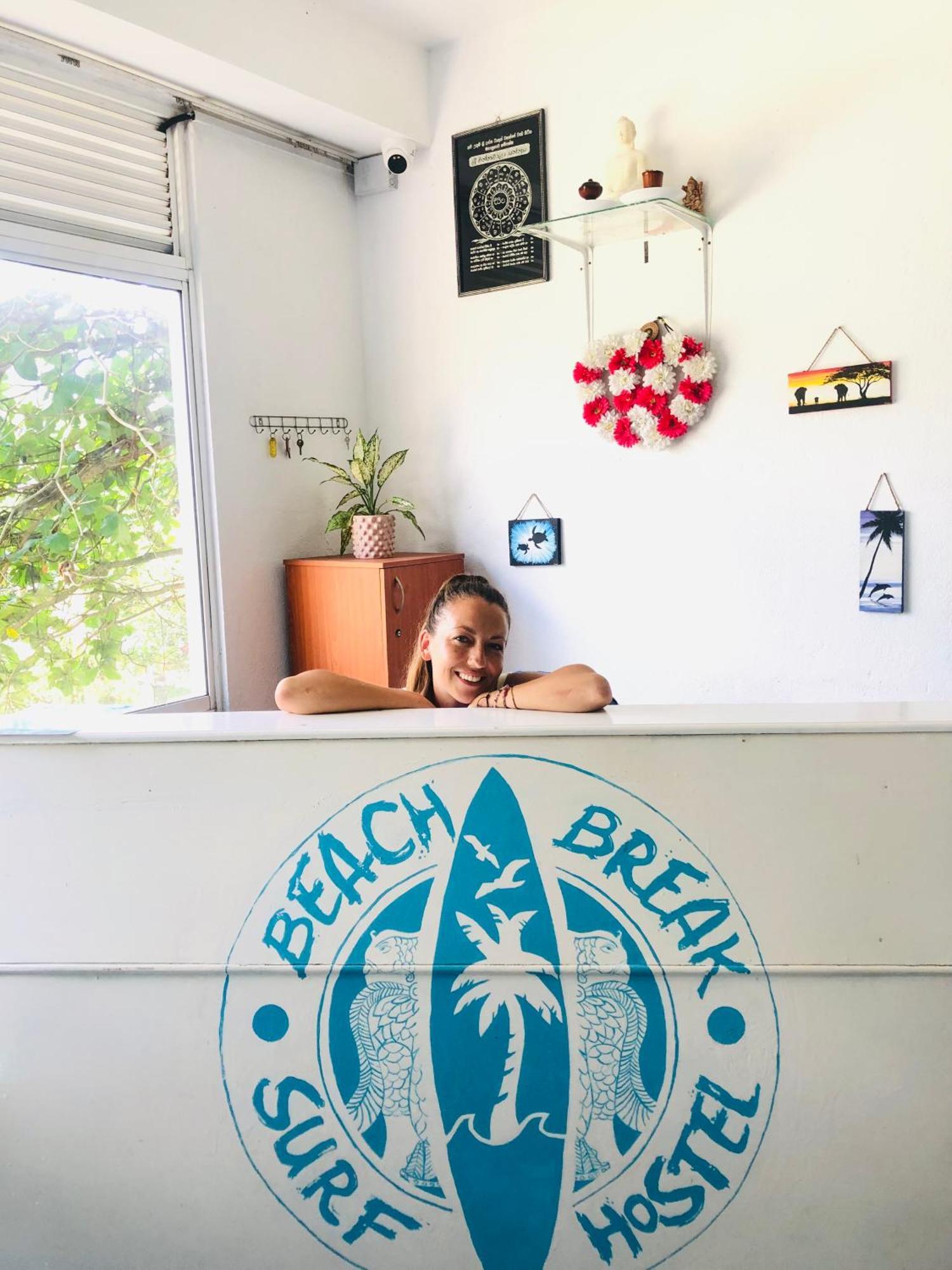 Beach Break Surf Hostel Weligama Eksteriør billede