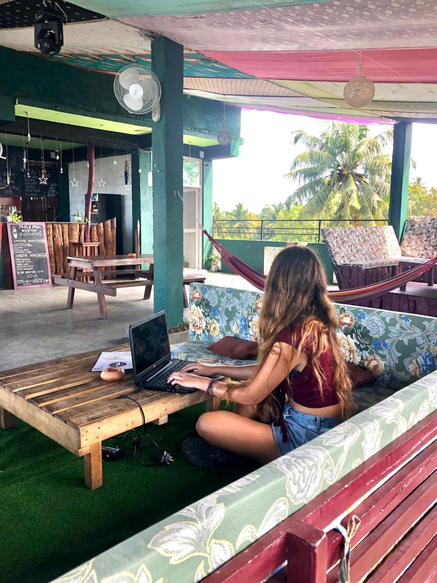Beach Break Surf Hostel Weligama Eksteriør billede