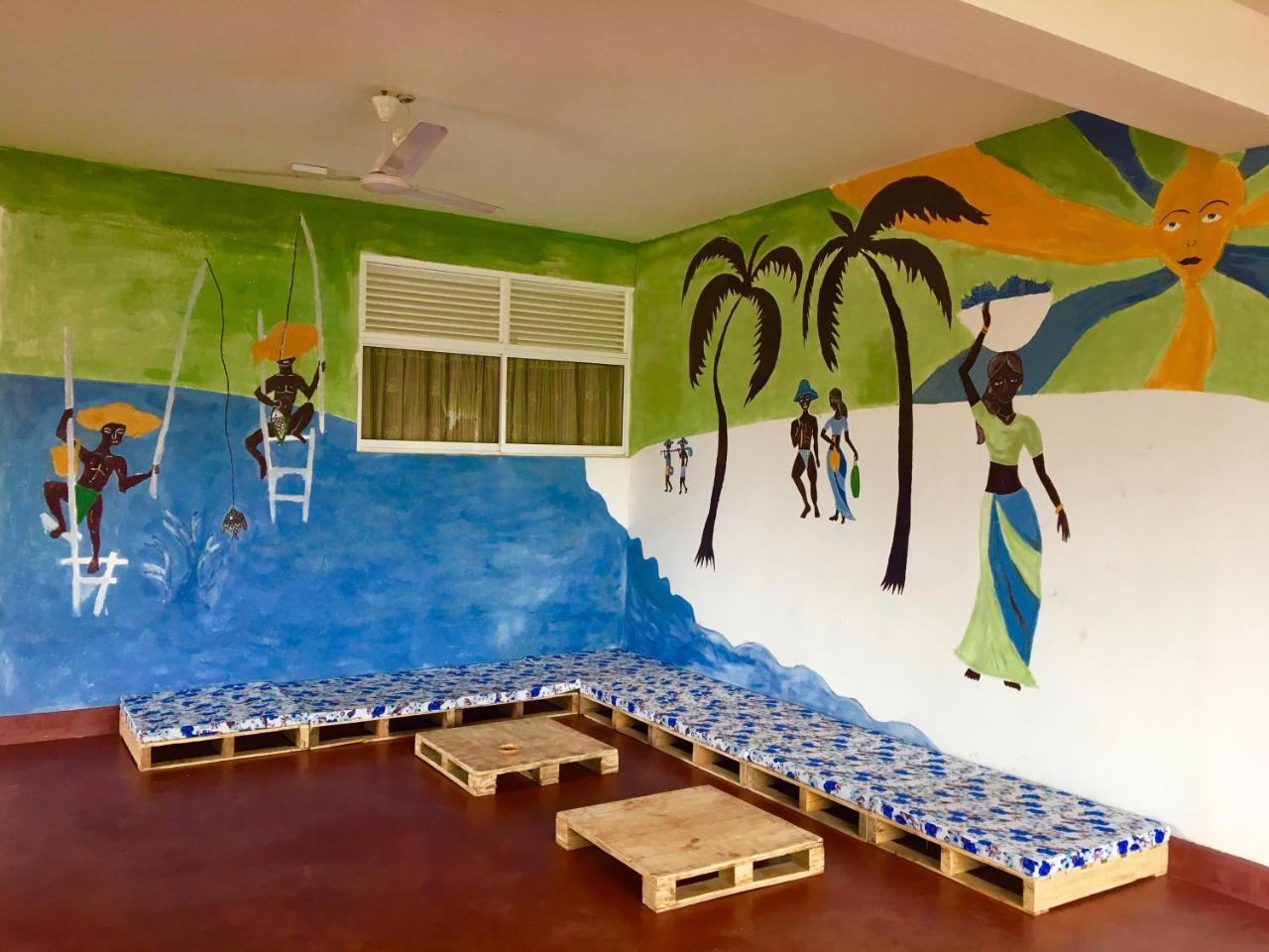 Beach Break Surf Hostel Weligama Eksteriør billede