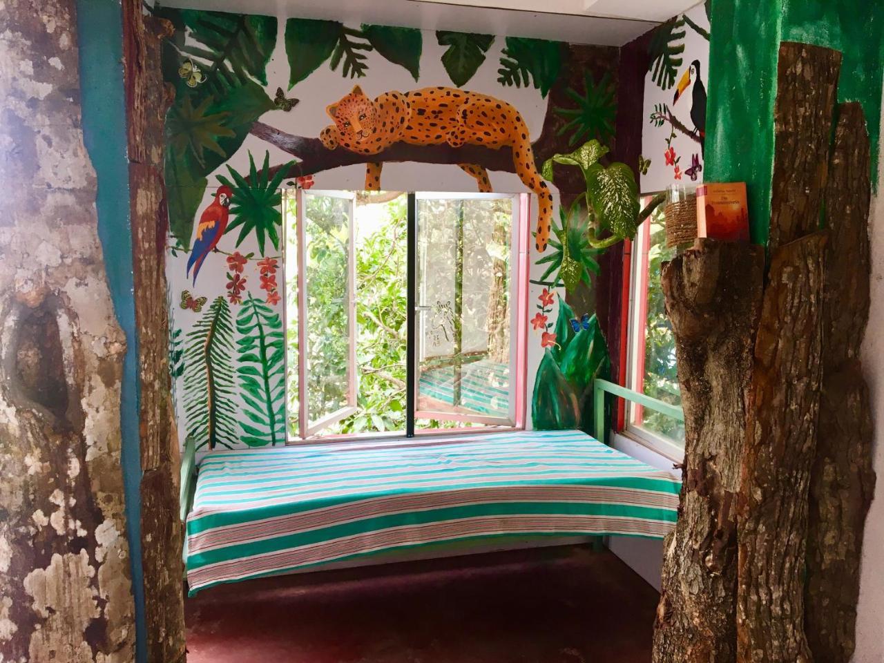 Beach Break Surf Hostel Weligama Eksteriør billede