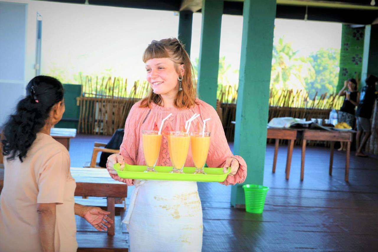 Beach Break Surf Hostel Weligama Eksteriør billede